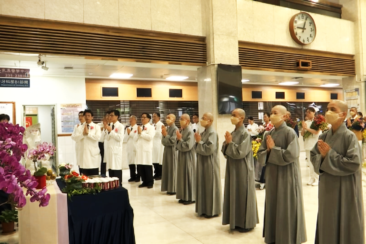 Ceramah Master Cheng Yen: Dokter Humanis Melenyapkan Derita Penyakit dengan Obat Dharma 