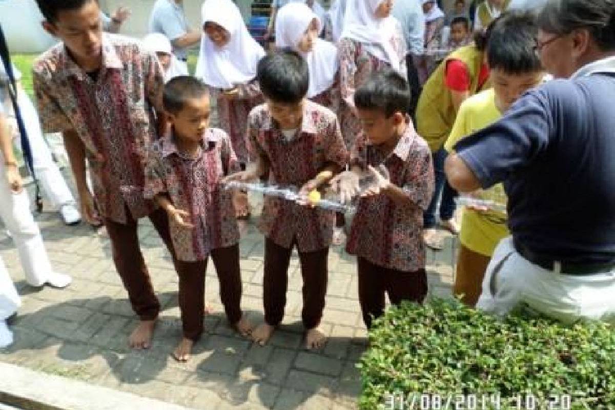 Senyum Kebahagiaan dan Cinta Kasih 