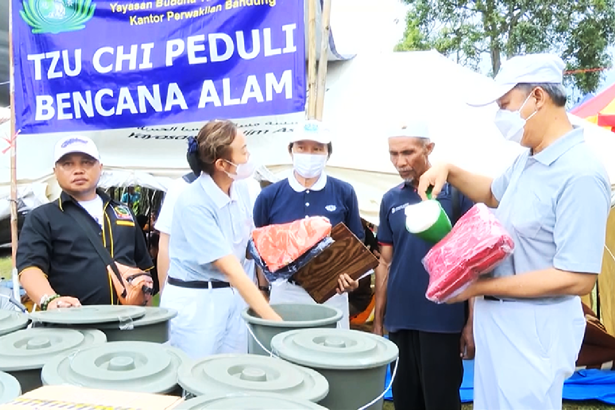 Ceramah Master Cheng Yen: Membimbing Semua Makhluk dengan Dharma dan Praktik yang Menakjubkan  