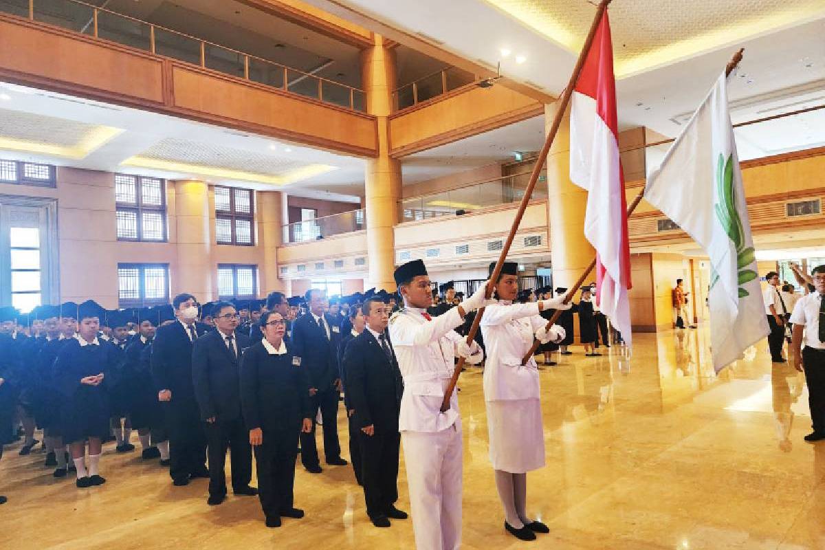 Mengantar Kelulusan ke Tingkat Pendidikan Lanjutan dan Dunia Kerja