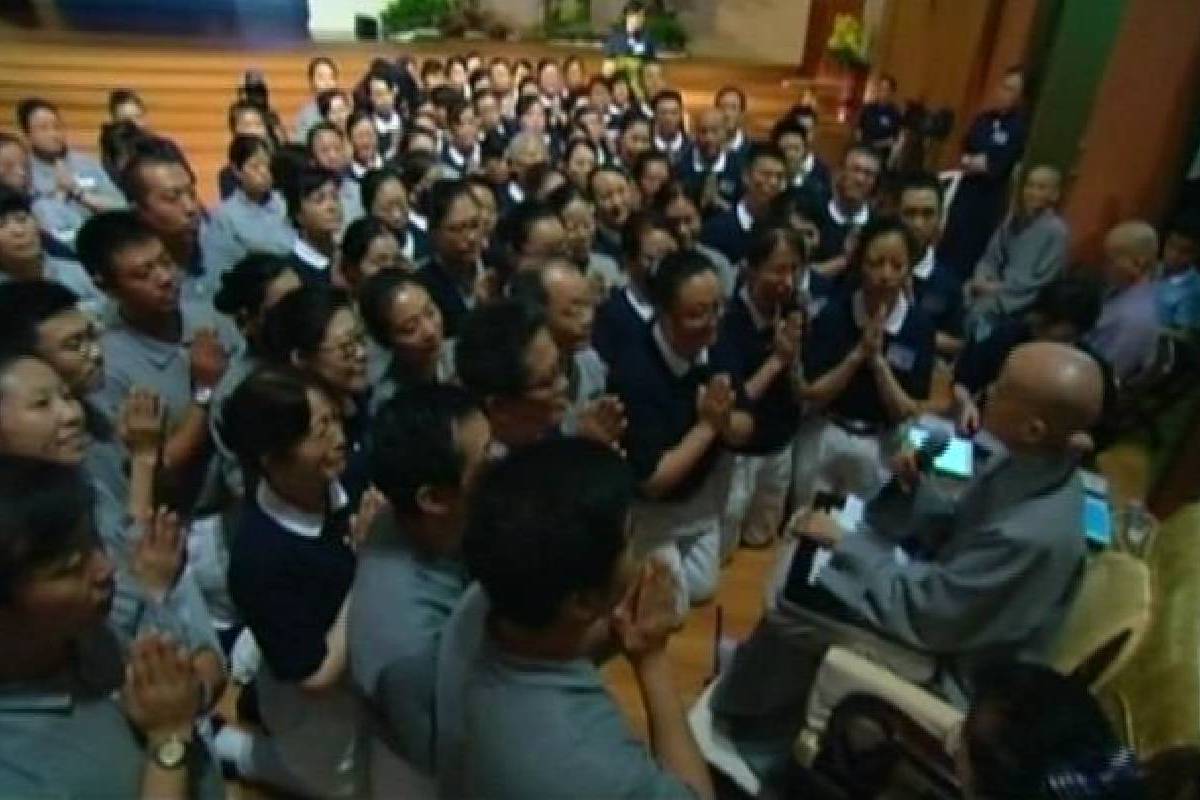 Mengasihi Semua Orang di Dunia