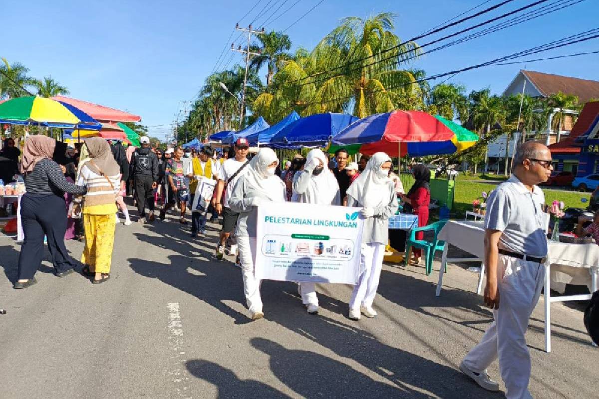 Pawai Cinta Lingkungan, Tzu Chi Singkawang Tanamkan Semangat Pelestarian Lingkungan
