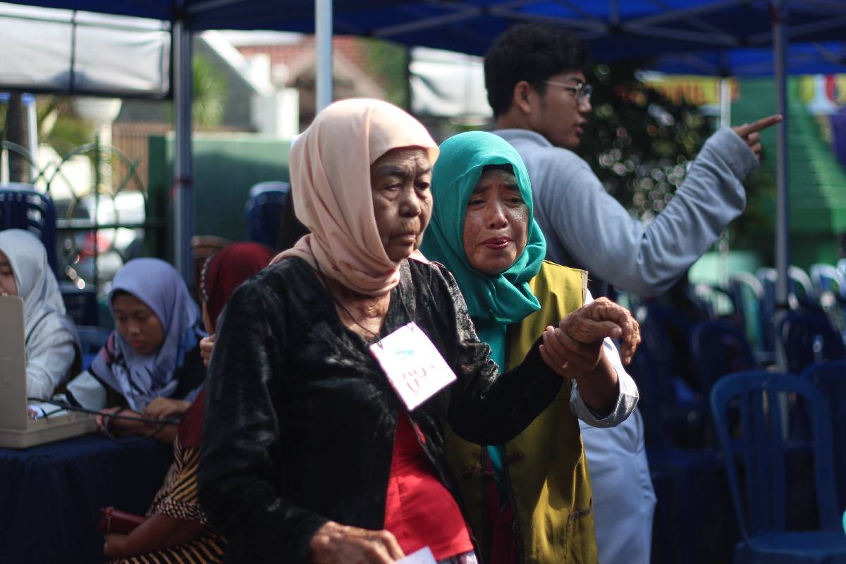 Peduli Kesehatan Warga Perak