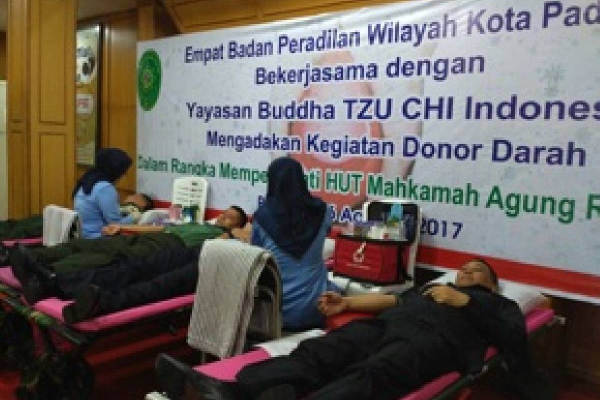 Donor Darah Tzu Chi Padang Memeriahkan HUT Mahkamah Agung