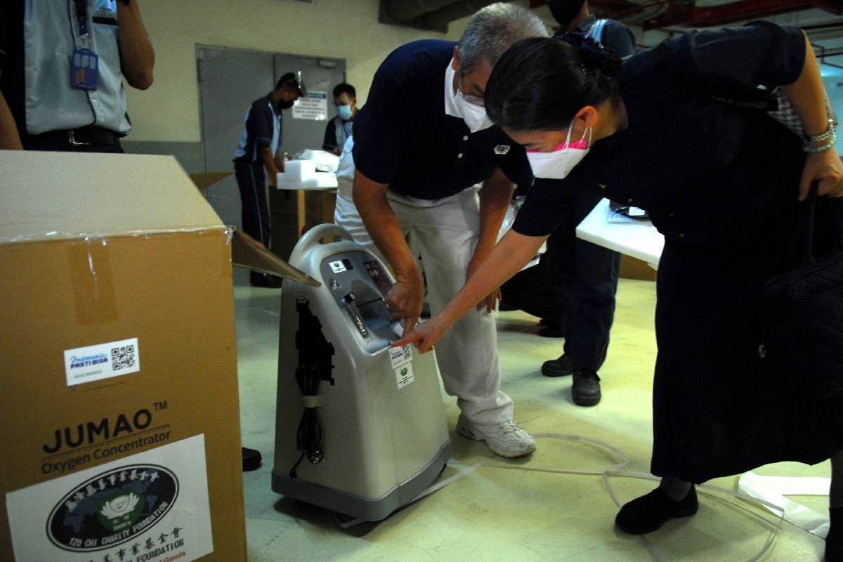 Bantuan Oxygen Concentrator Dari Tzu Chi Taiwan Tiba di Tzu Chi Center PIK