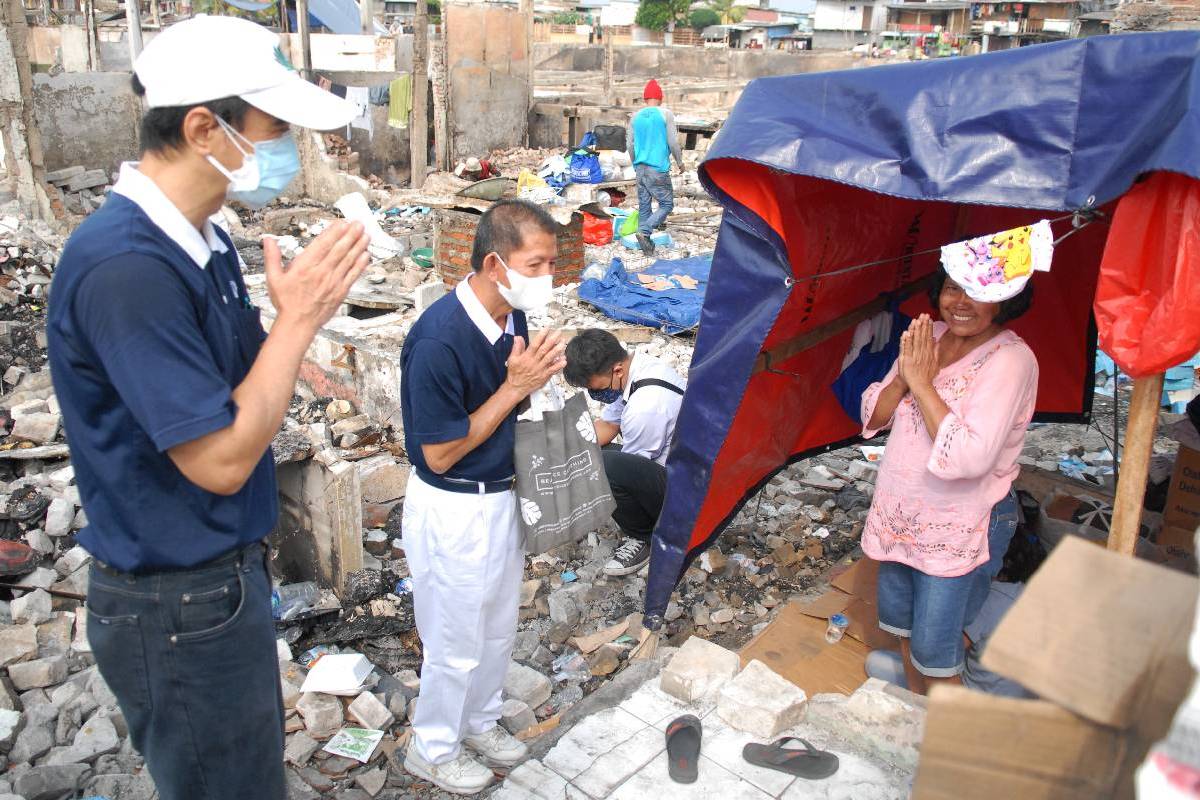 Bantuan Bagi Korban Kebakaran di Teluk Gong