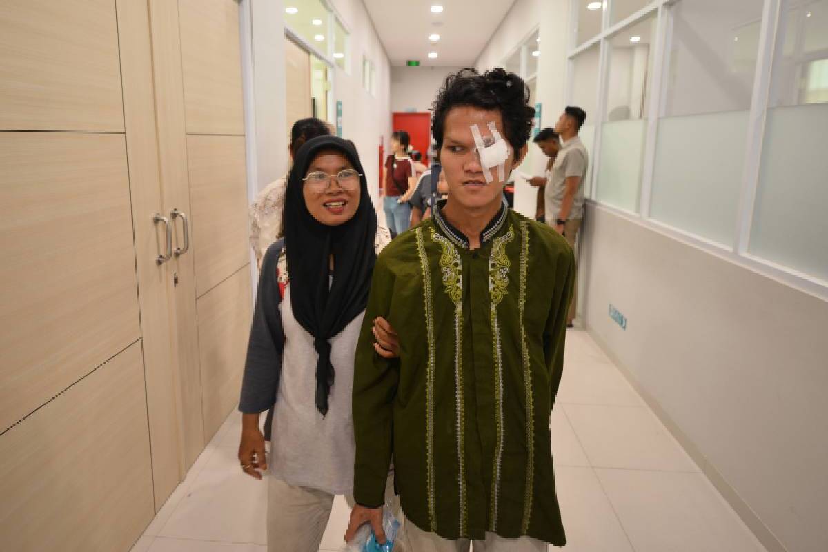 Baksos Kesehatan Tzu Chi ke-155: Kembali Melihat Terang, Harapan Baru Rahmadan untuk Keluarga