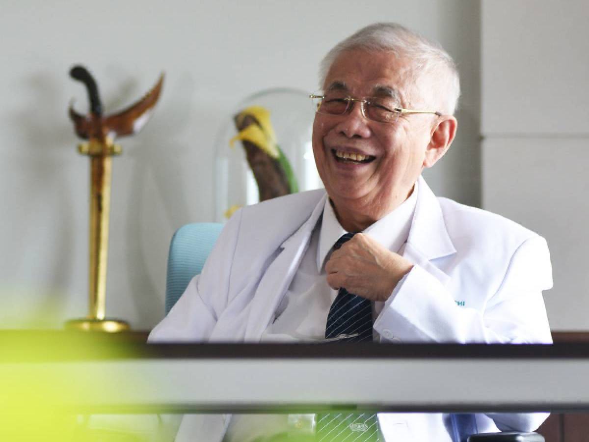 Prof. DR. Dr. Satyanegara, Sp.BS (K): Direktur Senior Tzu Chi Hospital