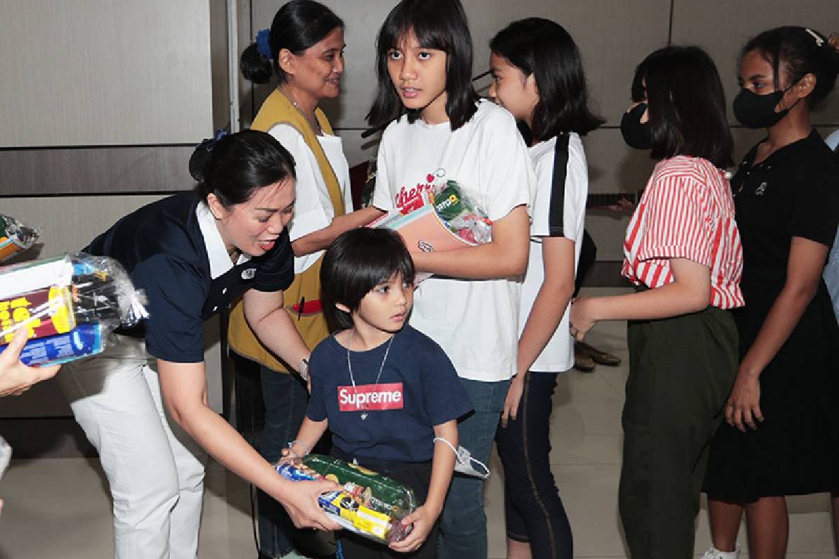 Berbagi Kebahagiaan di Panti Asuhan Dorkas Orphanage