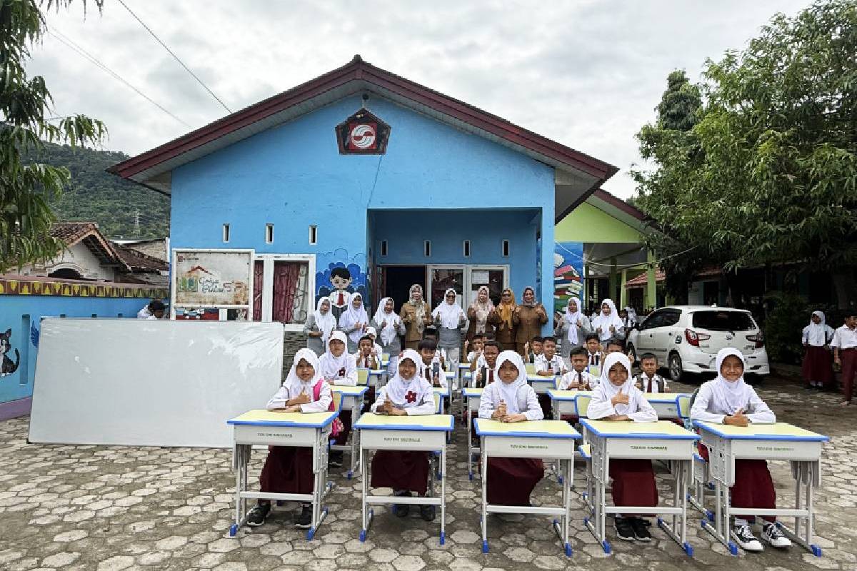 Meja Kursi Sambut Tahun Ajaran Baru