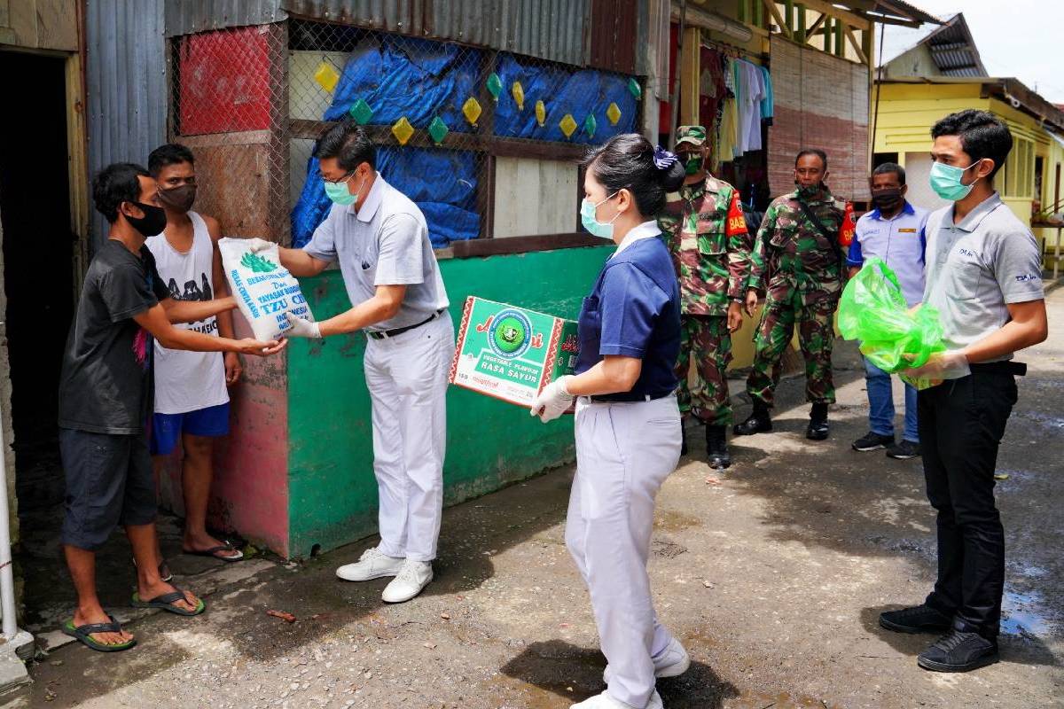 Sembako Cinta Kasih untuk Warga Terdampak Covid-19 di Medan