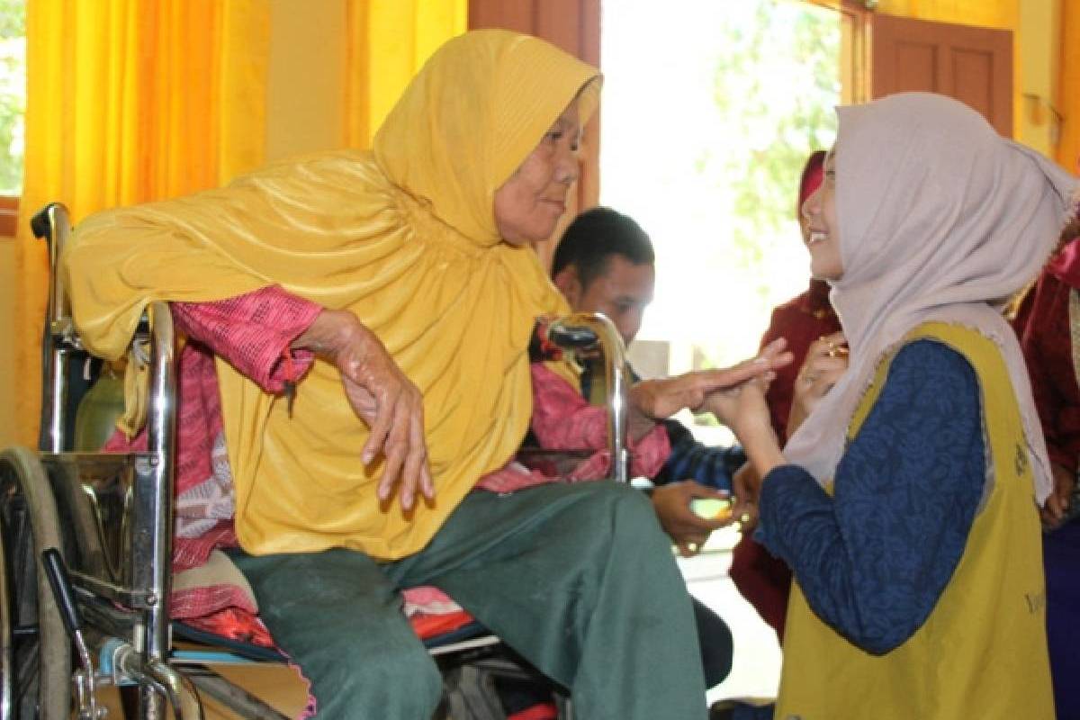 Berbagi Kasih untuk Oma dan Opa di Panti Tresna Werdha