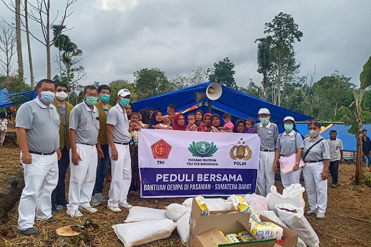 Meringankan Duka Korban Gempa di Pasaman, Sumatera Barat