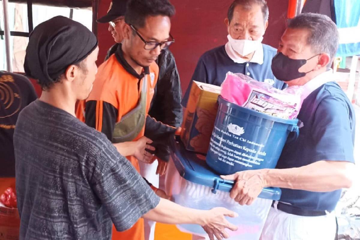 Perhatian Insan Tzu Chi Bagi Warga Korban Kebakaran di Teluk Gong, Jakarta Utara 