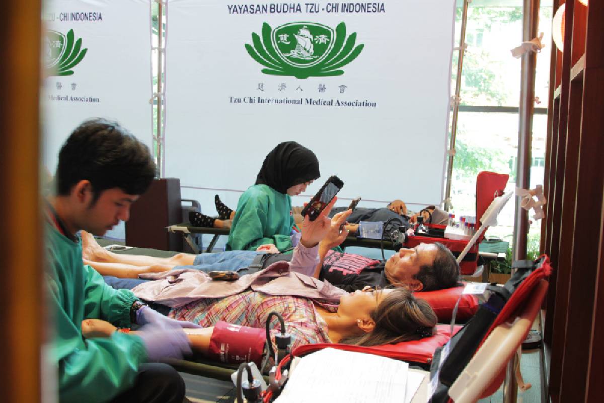 Antusias Donor Darah di Pusat Perbelanjaan