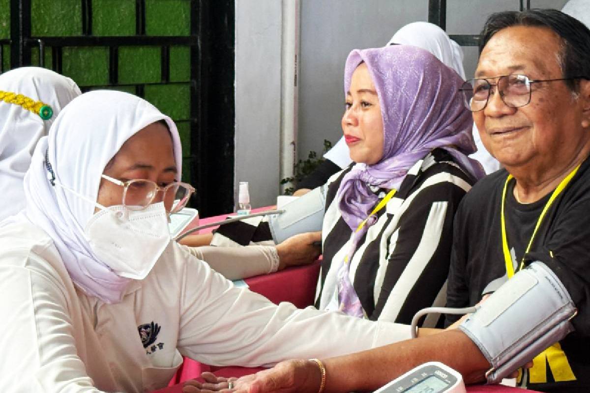 Bakti Sosial Tzu Chi He Qi Pusat di Kapel Lourdes : Sentuhan Kasih untuk Lansia Degeneratif