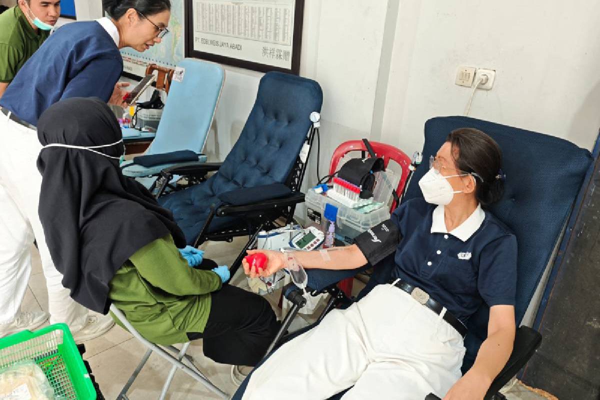 Menenun Harapan Lewat Setetes Darah