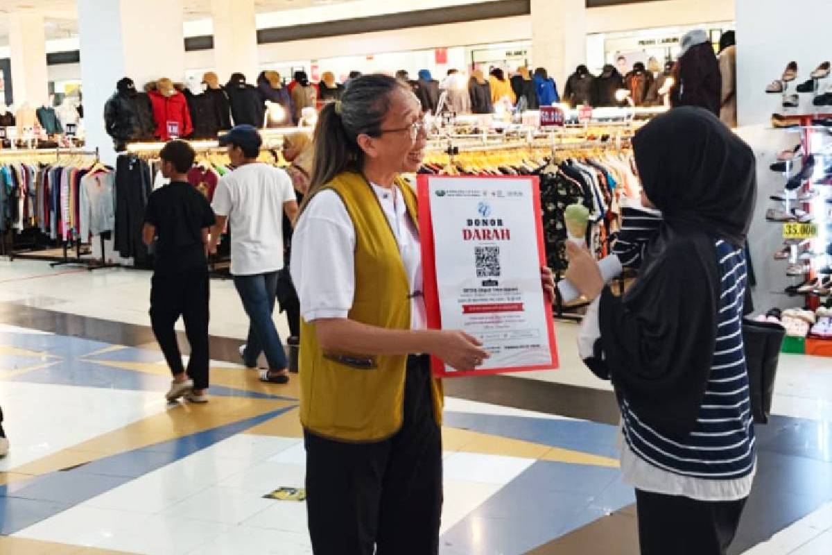 Relawan Tzu Chi Depok Jalin Kepedulian dalam Kegiatan Donor Darah di Detos