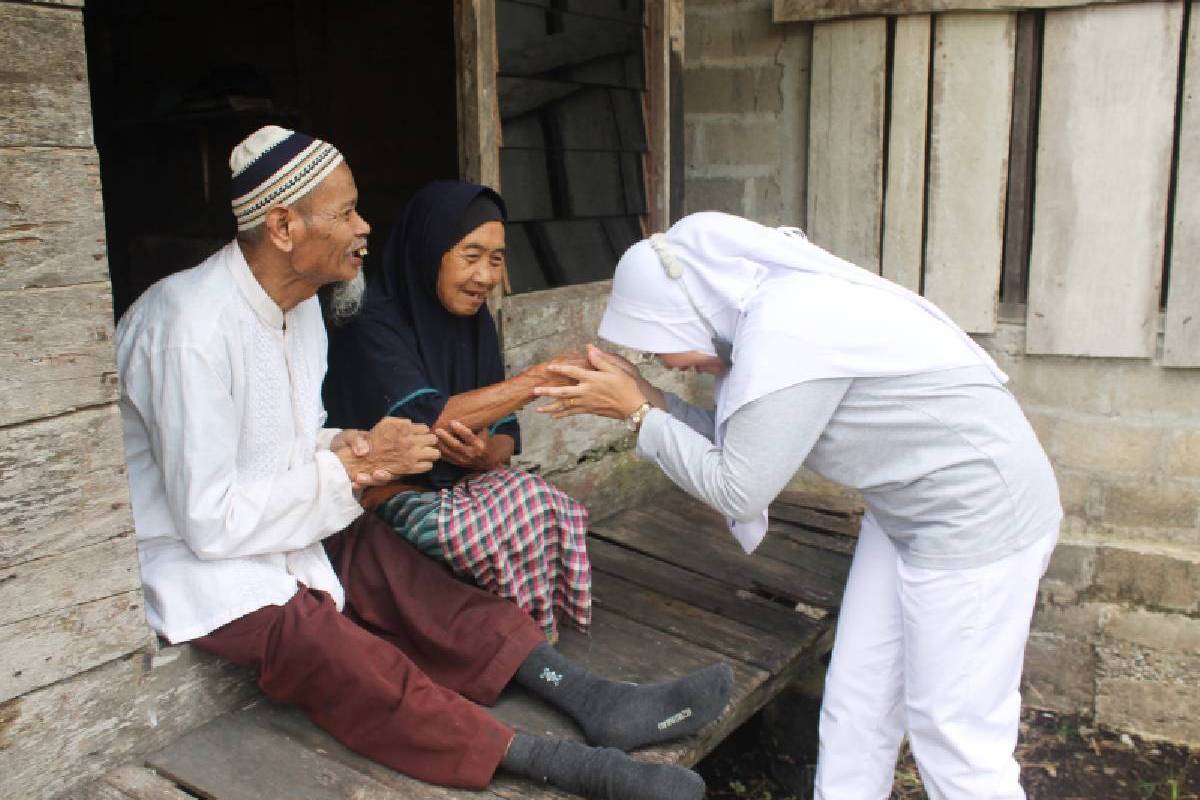 Perhatian untuk Kakek Murdi dan Nenek Tuminem