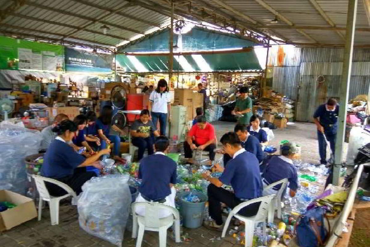 Mendapatkan Berkah dari Kegiatan Daur Ulang Sampah