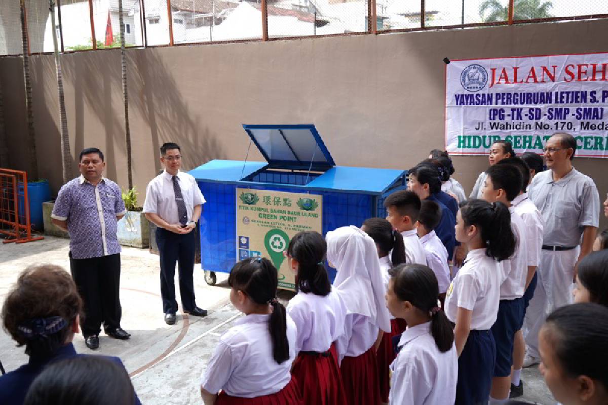 Perayaan Waisak dan Peresmian Titik Green Point Daur Ulang di Sekolah Letjen S.Parman