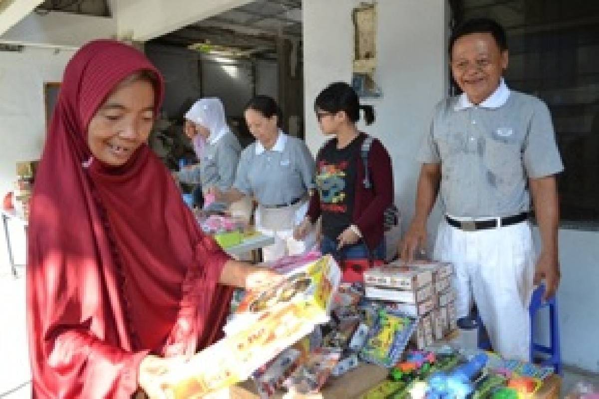 Bazar Murah untuk Warga Pasar Baru