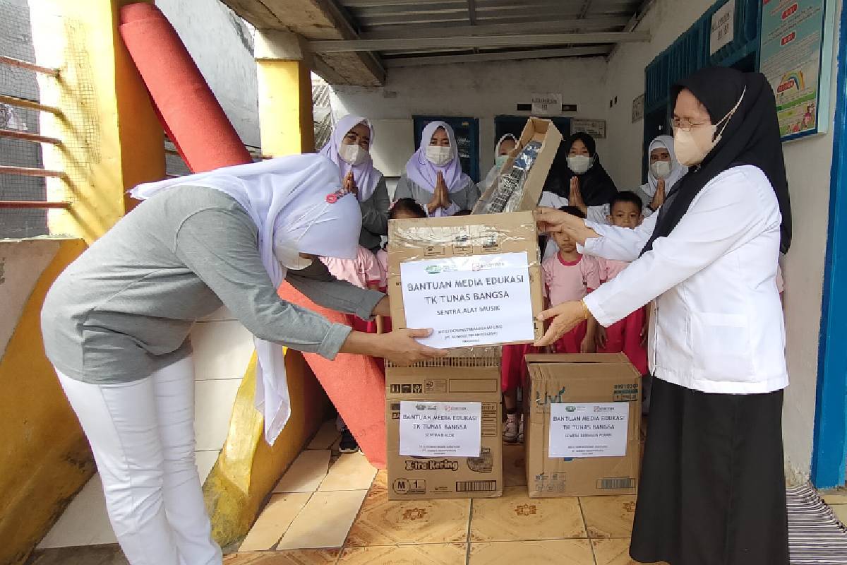 Bantuan Media Edukasi di TK Tunas Bangsa 