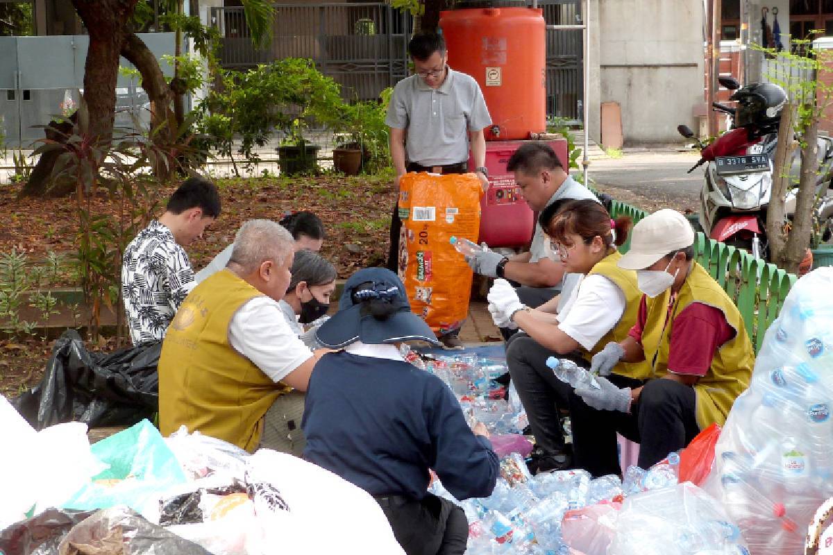 Langkah Kecil Relawan Tzu Chi untuk Bumi
