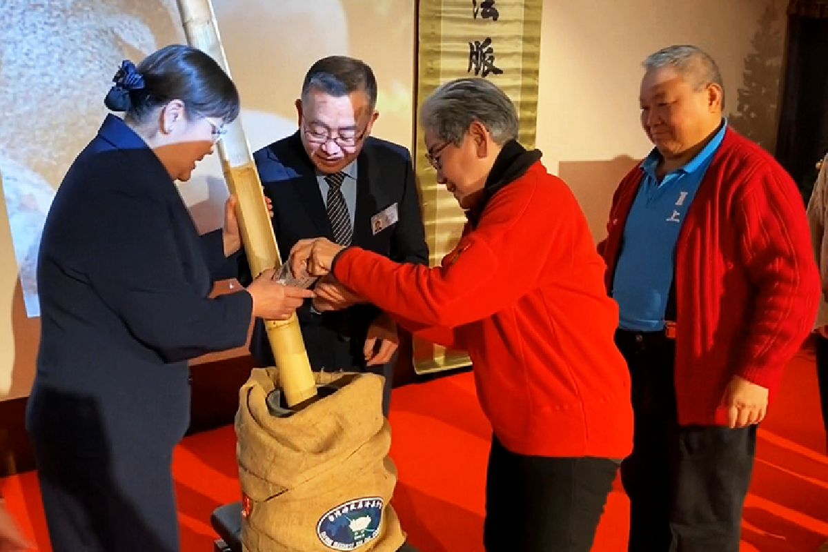 Ceramah Master Cheng Yen: Mempraktikkan Sutra, Menyebarkan Dharma, dan Membimbing Semua Makhluk    