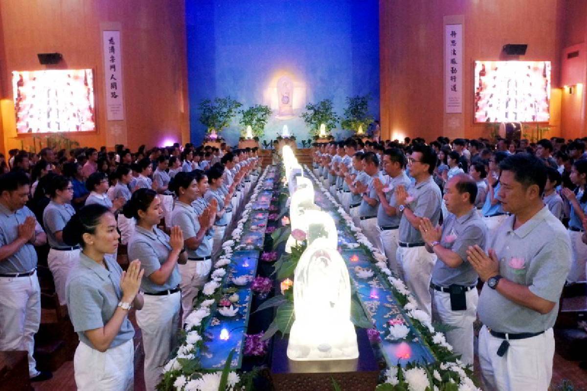 Waisak 2019: Mengagungkan Kebesaran Buddha dengan Tindakan Nyata