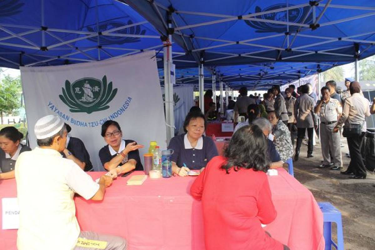 Bakti Sosial Kesehatan : Tangan yang Membantu Sesama