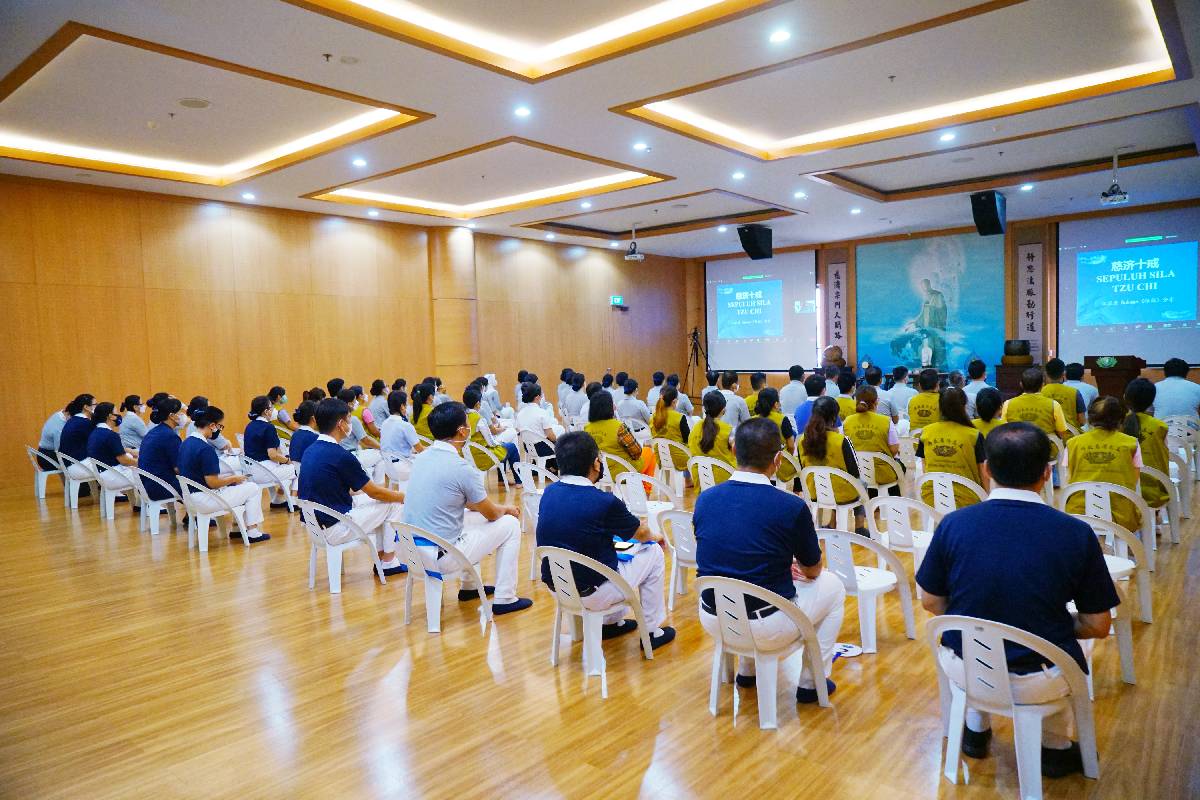 Merangkul Bodhisatwa Baru di Barisan Tzu Chi