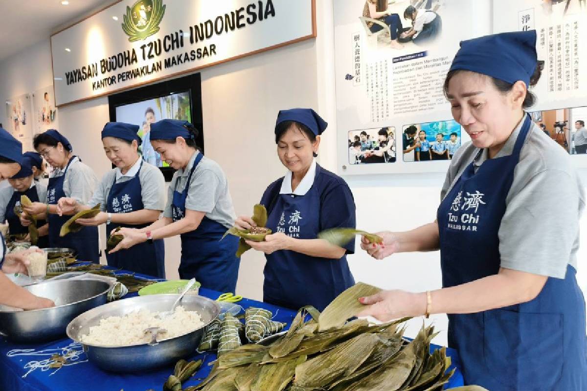 Antusias Belajar Membuat Bakcang Vegetaris