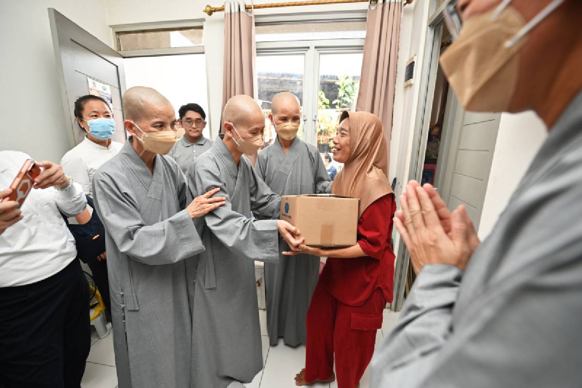 Shifu dari Griya Jing Si Taiwan Kunjungi Lokasi Program Bebenah Kampung Tzu Chi di Kamal Muara