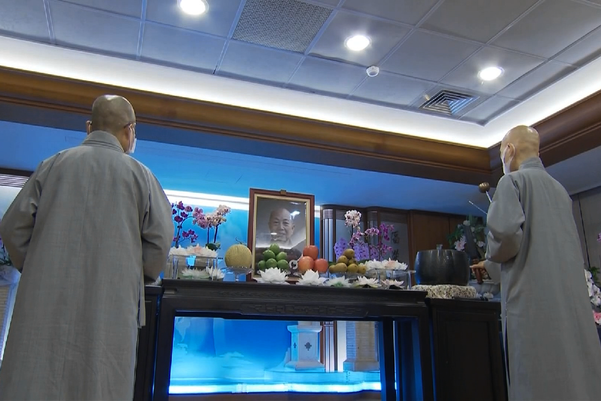 Ceramah Master Cheng Yen: Mengenang Guru De Ci  
