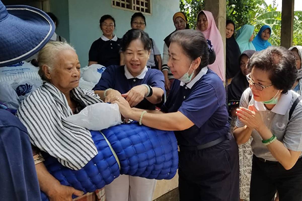 Bantuan Kasur dan Selimut untuk Korban Banjir di Gowa