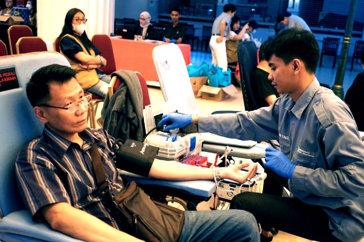 Donor Darah Perdana Tzu Chi di Harco Glodok, Mengalirkan Kasih di Pusat Perbelanjaan