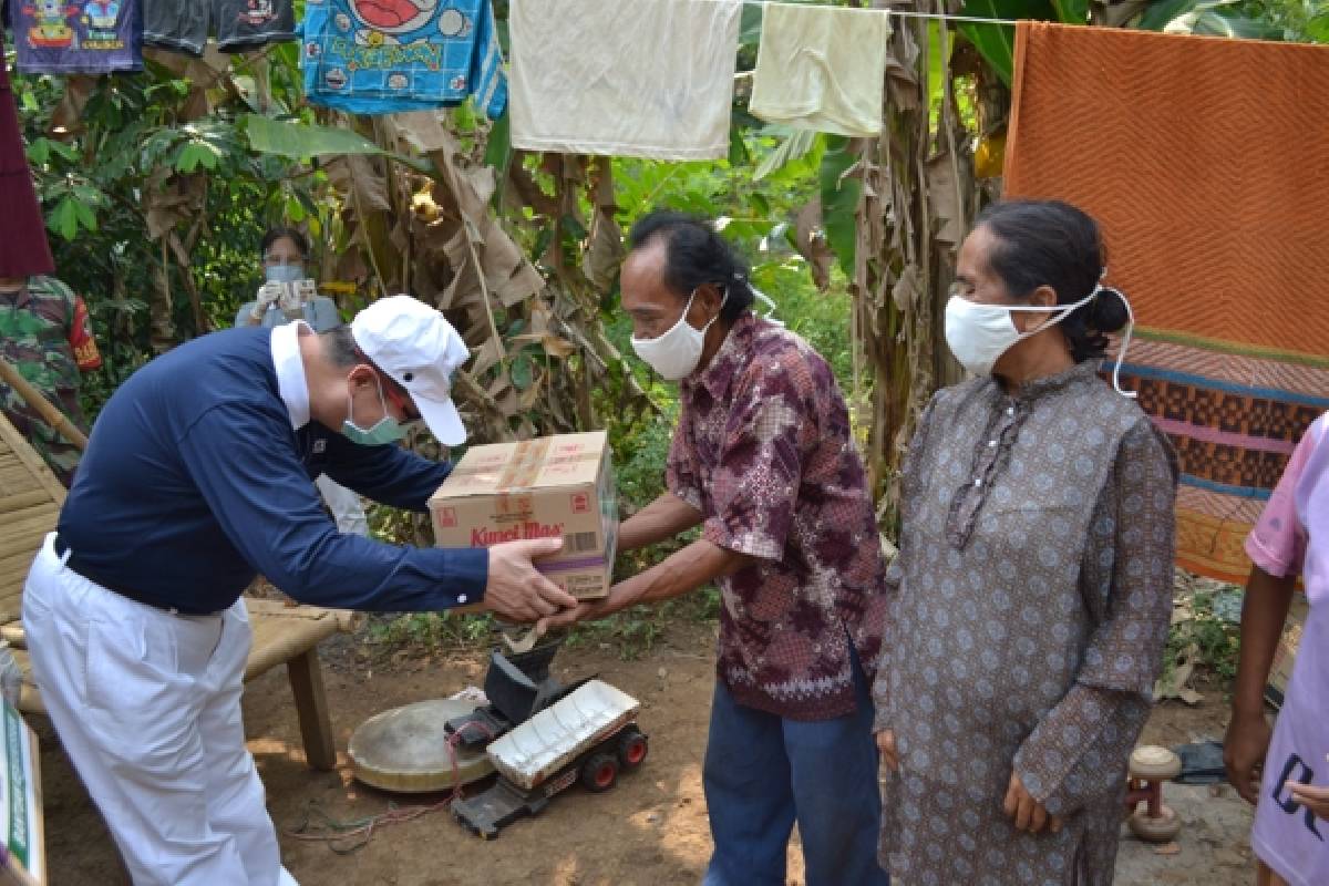 Meringankan Beban Warga Rajeg di Tengah Pandemi