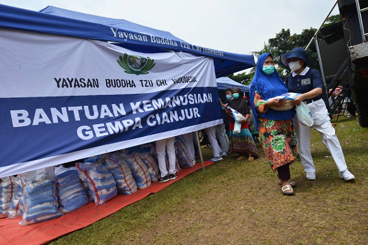 Gempa Cianjur: Layanan Pengobatan untuk Warga Korban Gempa di Cianjur