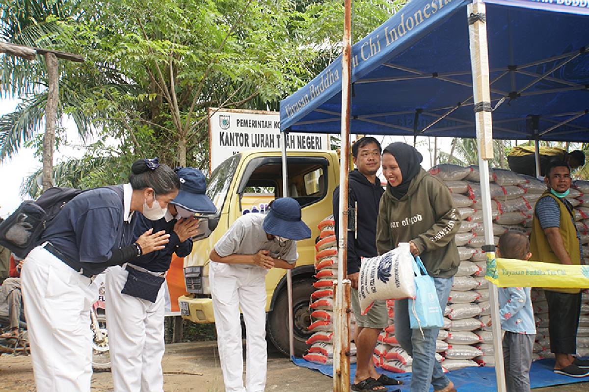 Berbagi Kasih Kepada Sesama Dalam Menyambut Perayaan Natal