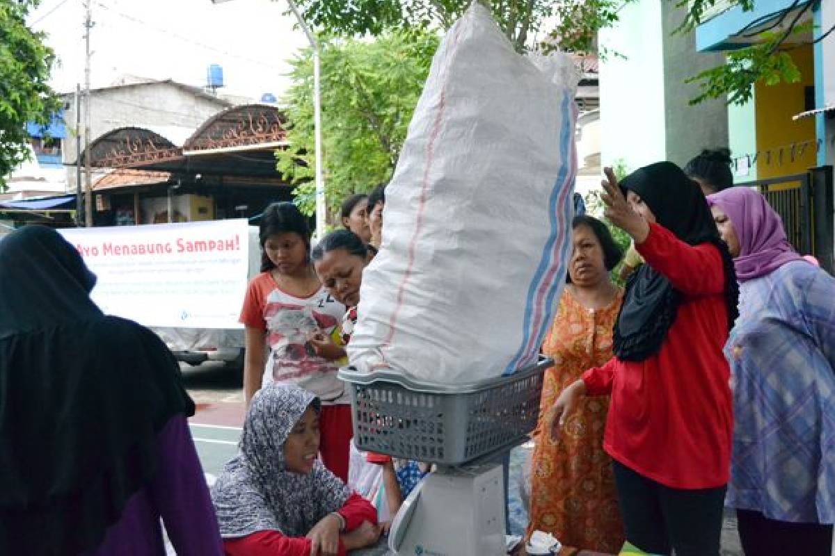 Merebaknya Virus Pelestarian Lingkungan Melalui Bank Sampah