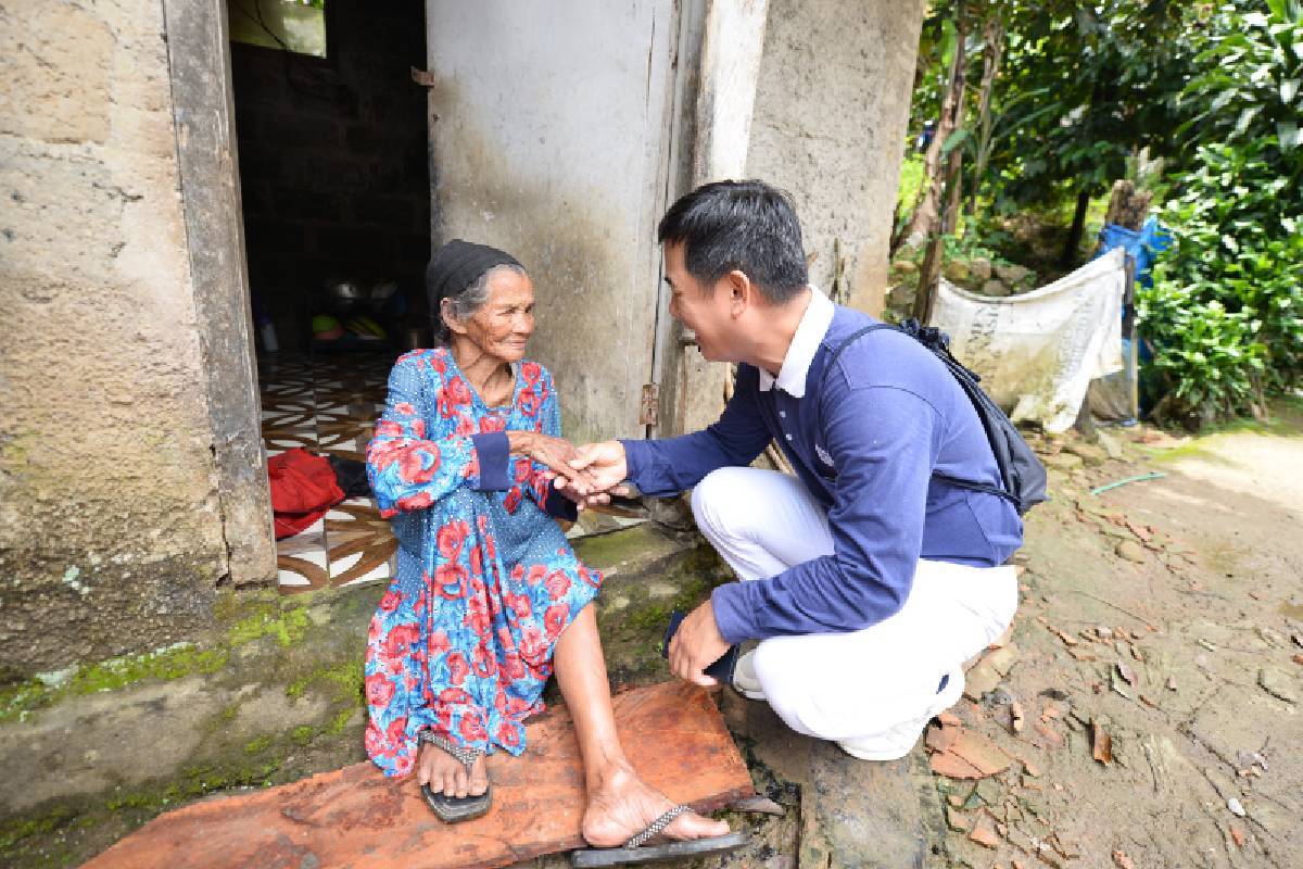 Renovasi Rumah Tidak Layak Huni di Bogor: Relawan Tzu Chi, Survei Rutilahu di Desa Hambalang