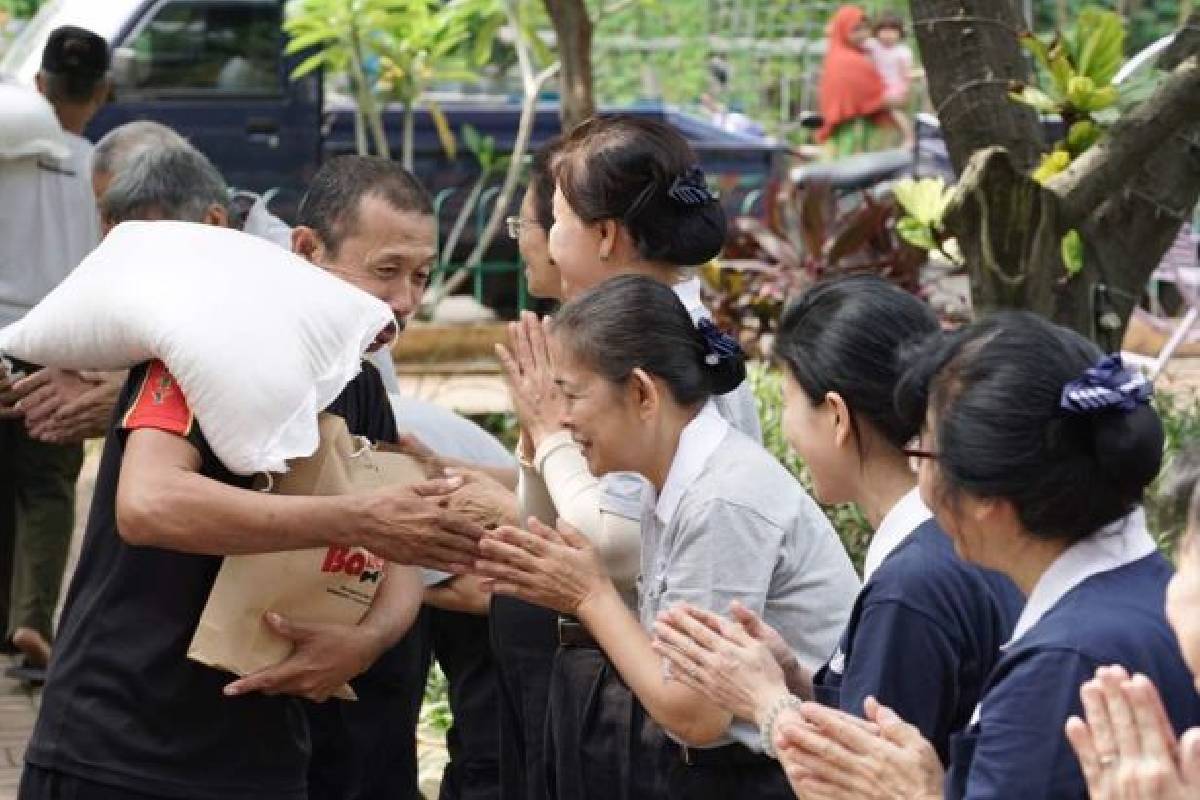 Berbagi Berkah di Saat yang Tepat