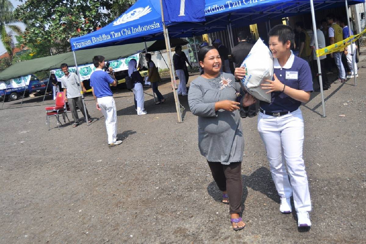 Butiran Beras Cinta Kasih Bagi Warga Bojongloa Kaler