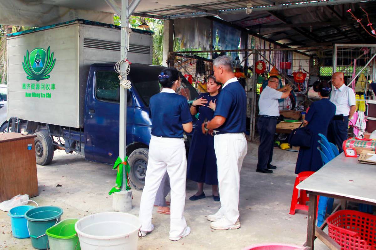 Bumi Bersih dan Batin Berseri Melalui Daur Ulang