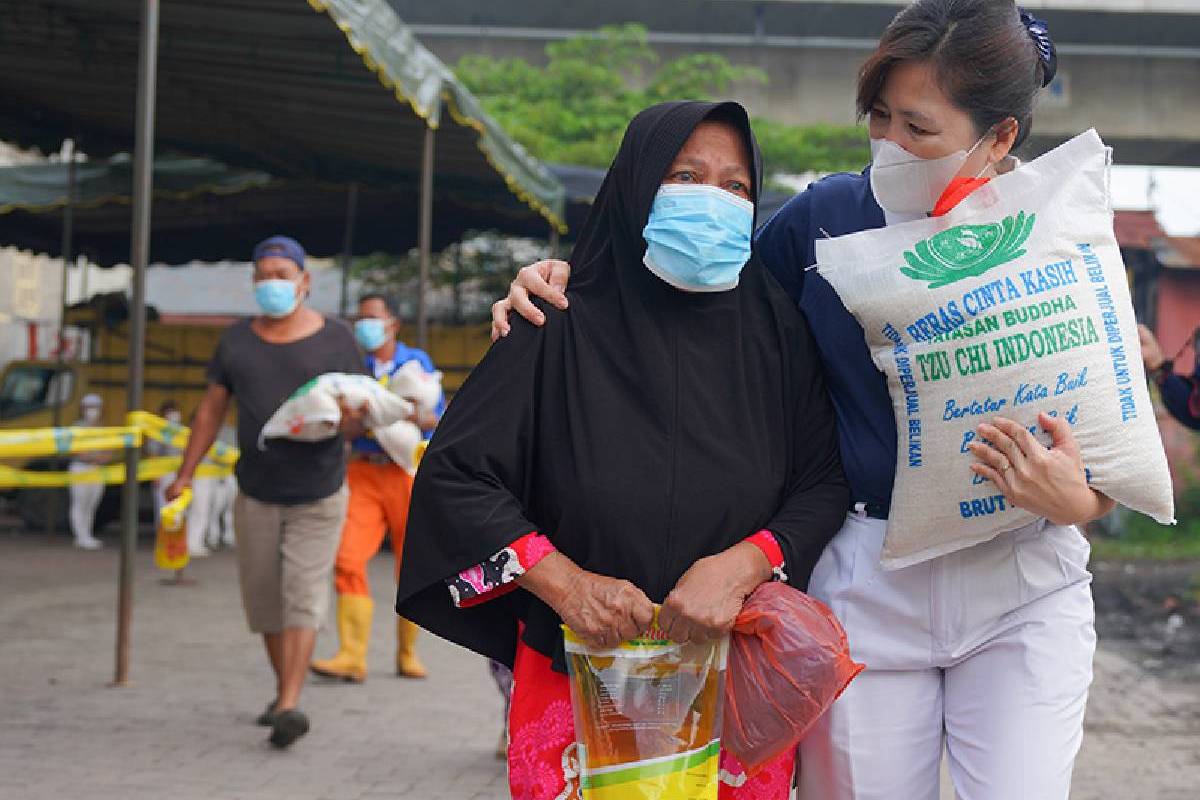 Bersumbangsih dan Berbagi Kasih Melalui Pembagian Sembako 