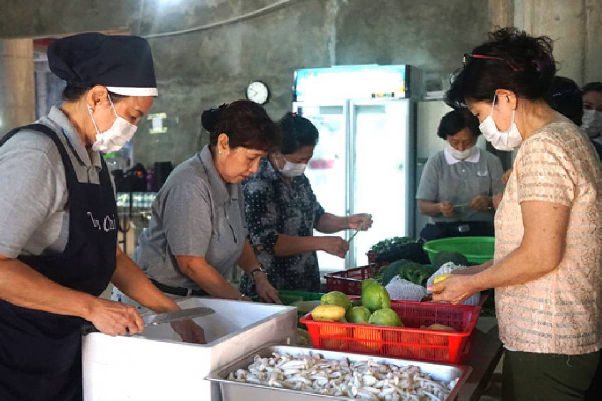 Bervegetaris Untuk Menyayangi Diri Sendiri dan Ibu Pertiwi