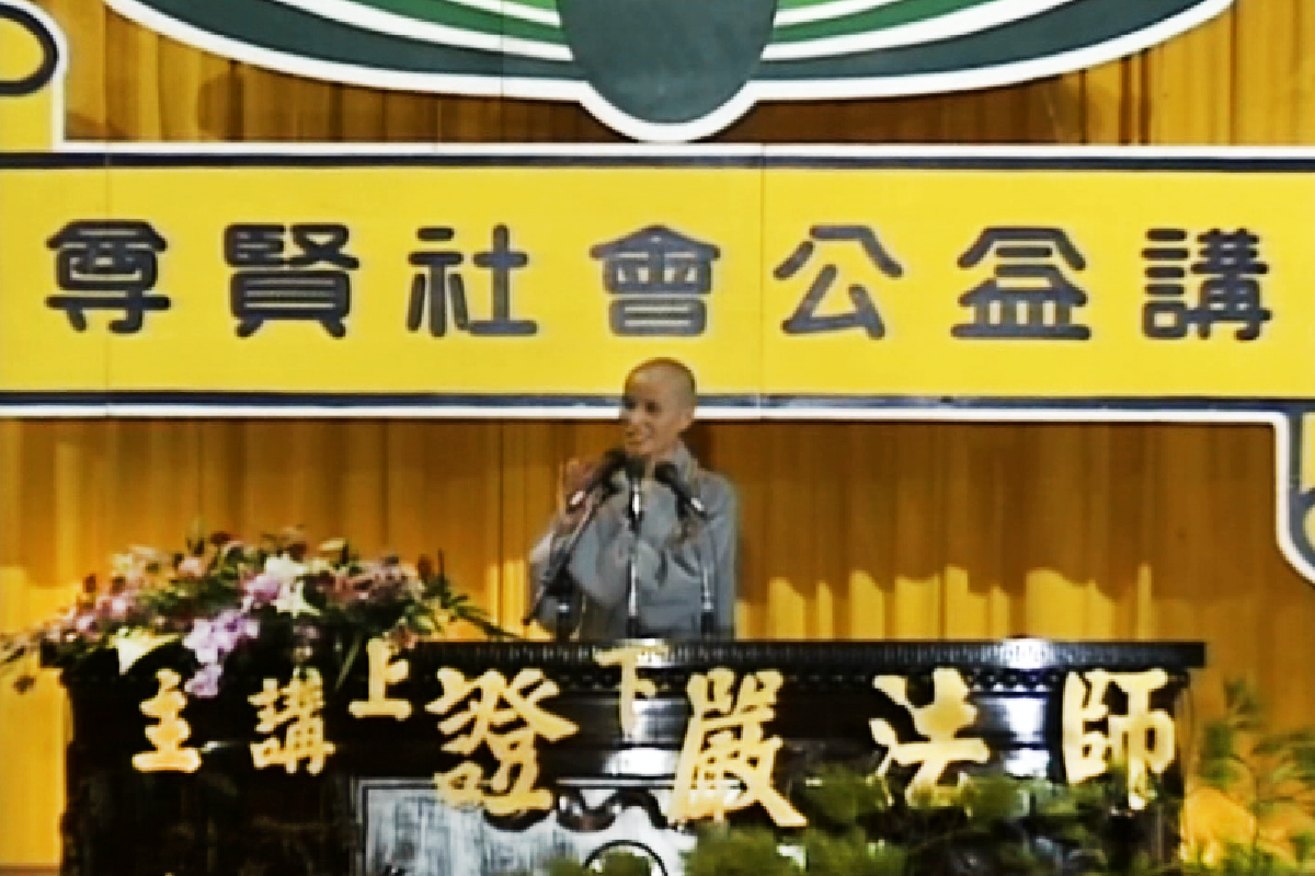 Ceramah Master Cheng Yen: Terjun ke Masyarakat untuk Bersumbangsih dan Mengembangkan Nilai Kehidupan