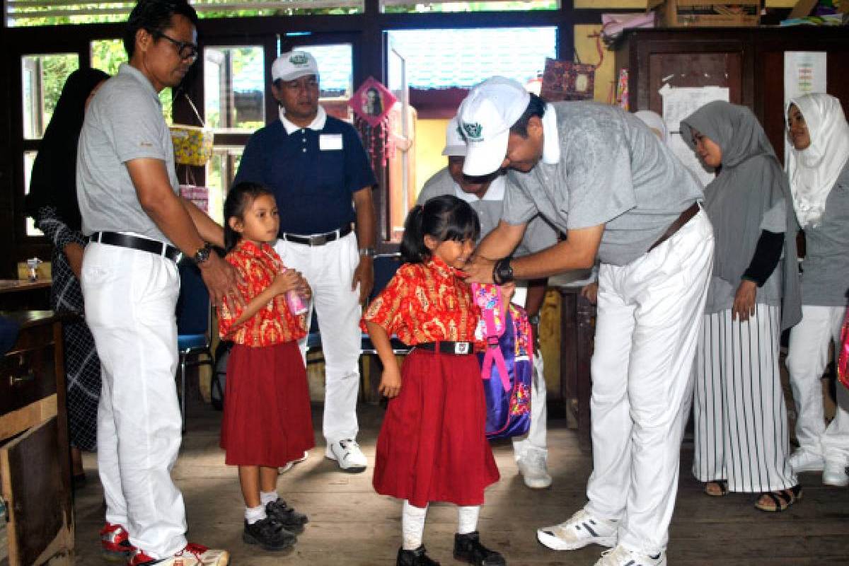 Bantuan untuk Mendukung Pendidikan