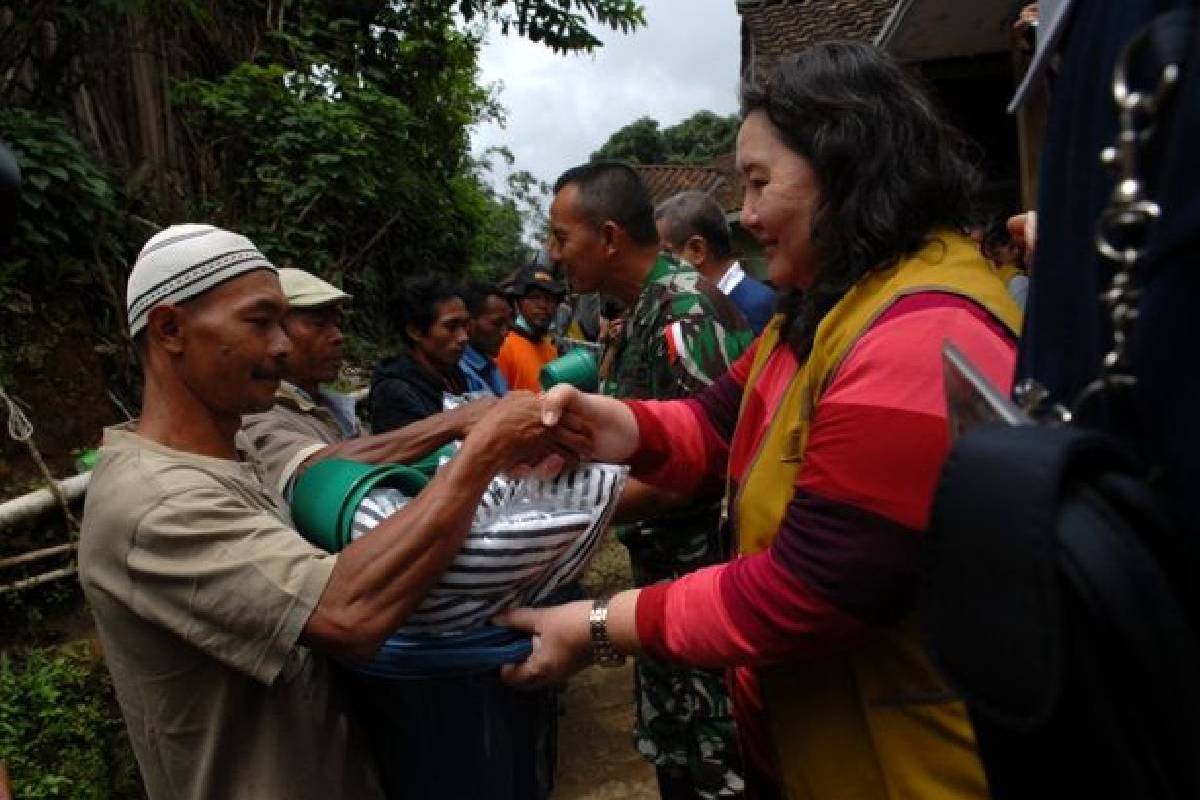 Bantuan Bagi Korban Tanah Longsor di Banjarnegara